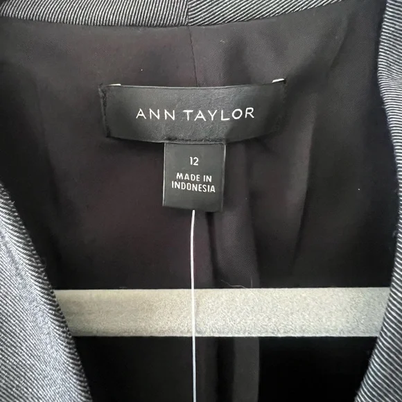 Women's Gray Blazer, Size 12 - Picture 3 of 15